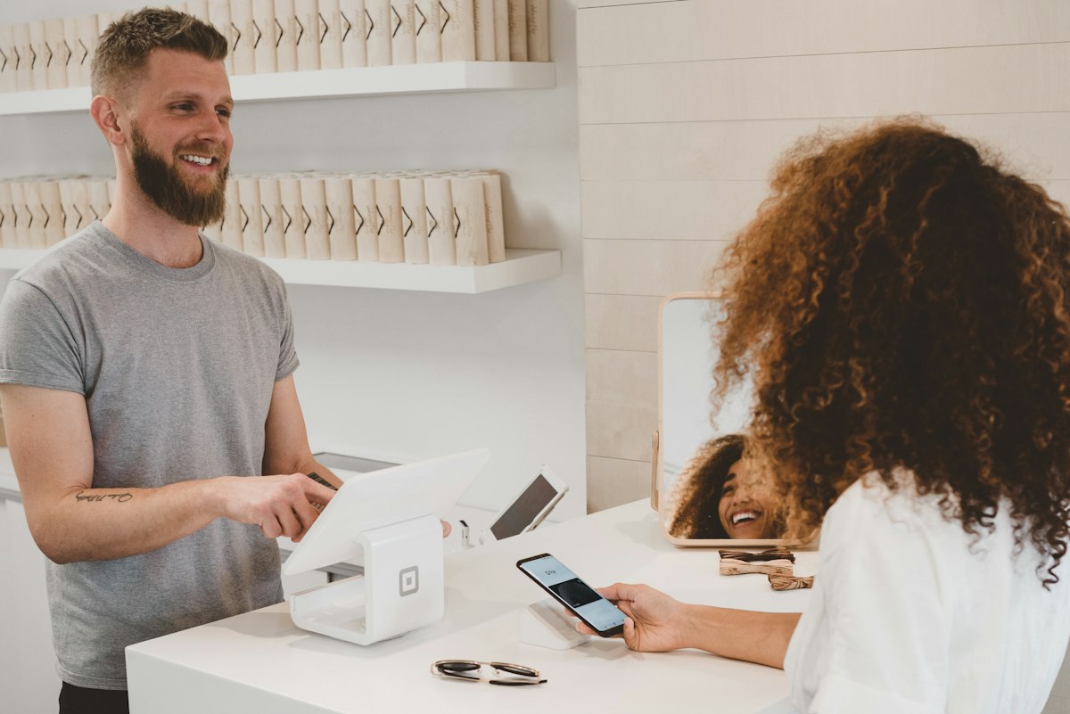 HVB Pay checkout terminal and contactless payment